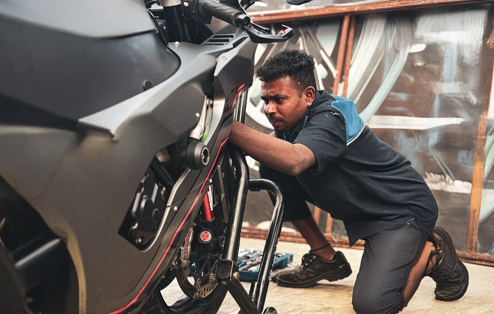 Instant WhatsApp tyre expert support